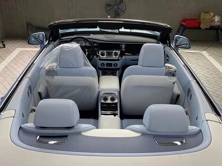 Фото 9 - Rolls-Royce Dawn