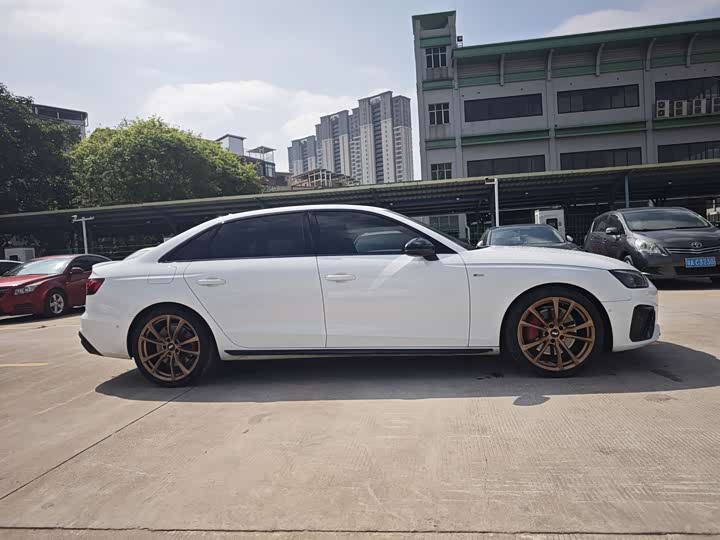 Фото 3 - Audi A4L