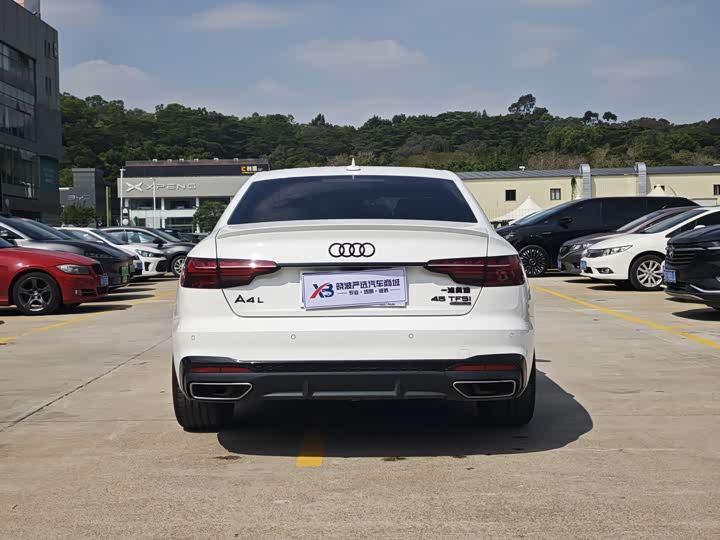 Фото 6 - Audi A4L