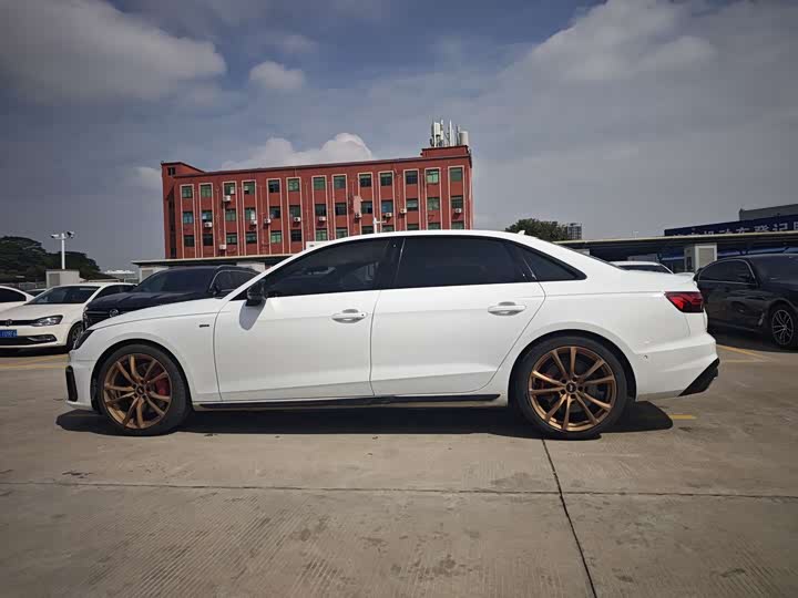 Фото 7 - Audi A4L