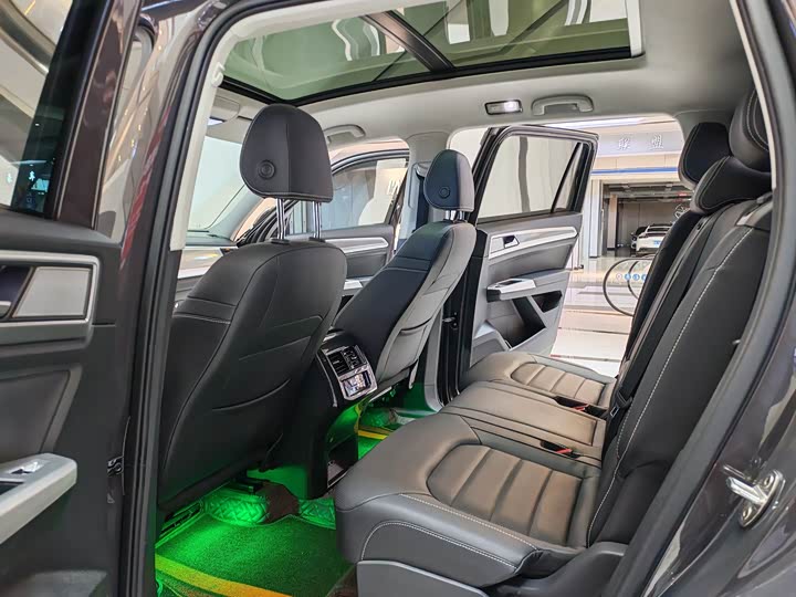 Photo 6 - Volkswagen Teramont Pro