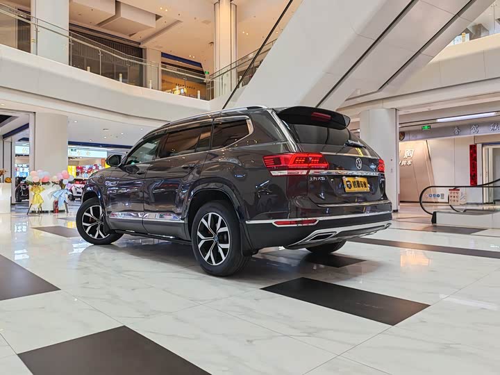 Photo 9 - Volkswagen Teramont Pro