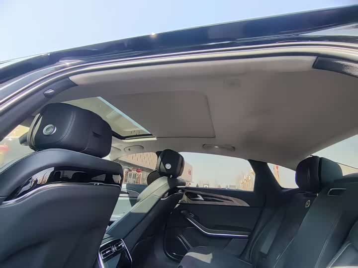 Фото 5 - Hongqi H9