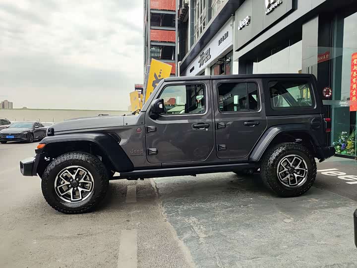 Фото 4 - Jeep Wrangler