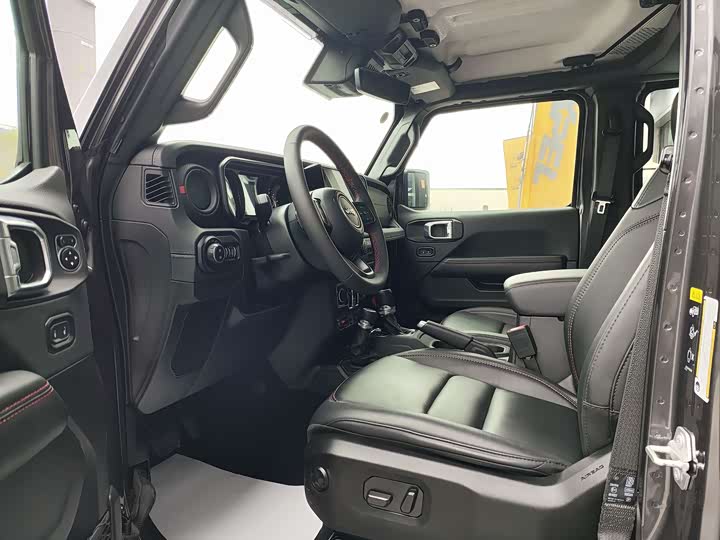 Фото 5 - Jeep Wrangler