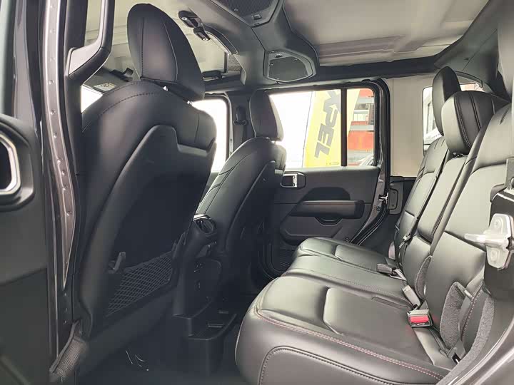 Фото 6 - Jeep Wrangler