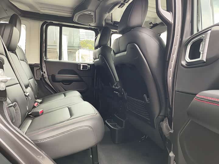 Фото 8 - Jeep Wrangler