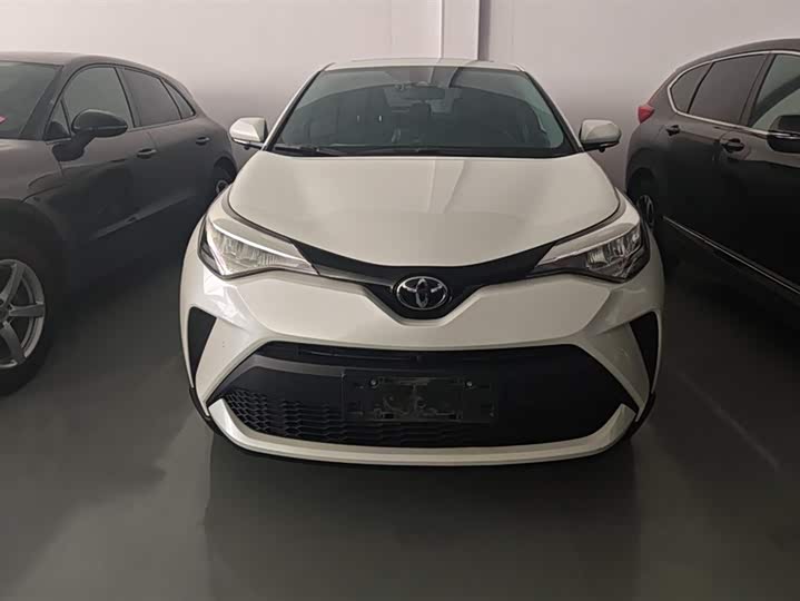 Фото 2 - Toyota C-HR