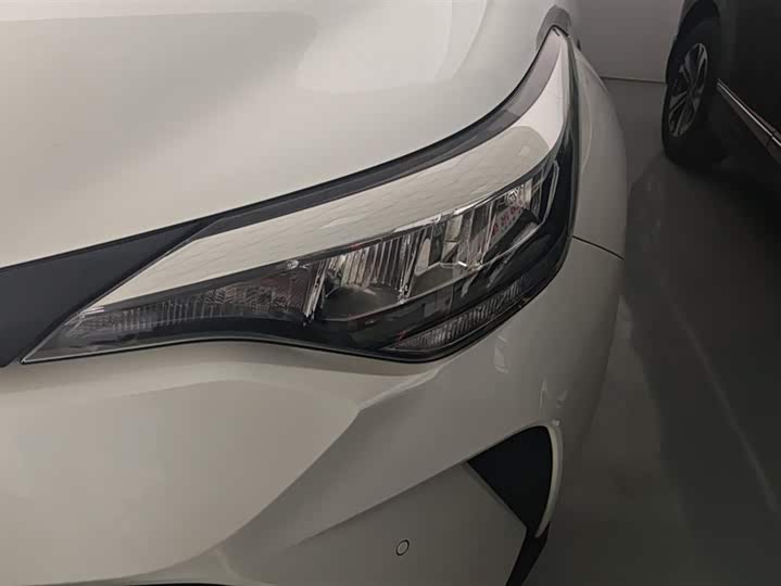 Фото 5 - Toyota C-HR