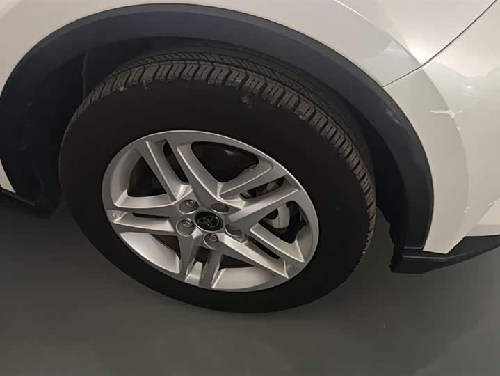 Фото 6 - Toyota C-HR