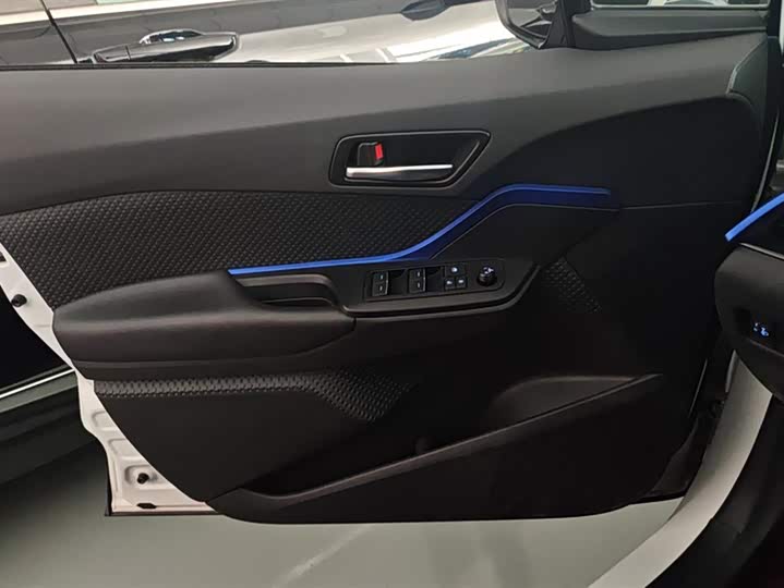 Фото 7 - Toyota C-HR