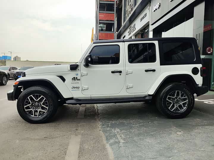 Фото 4 - Jeep Wrangler Hybrid