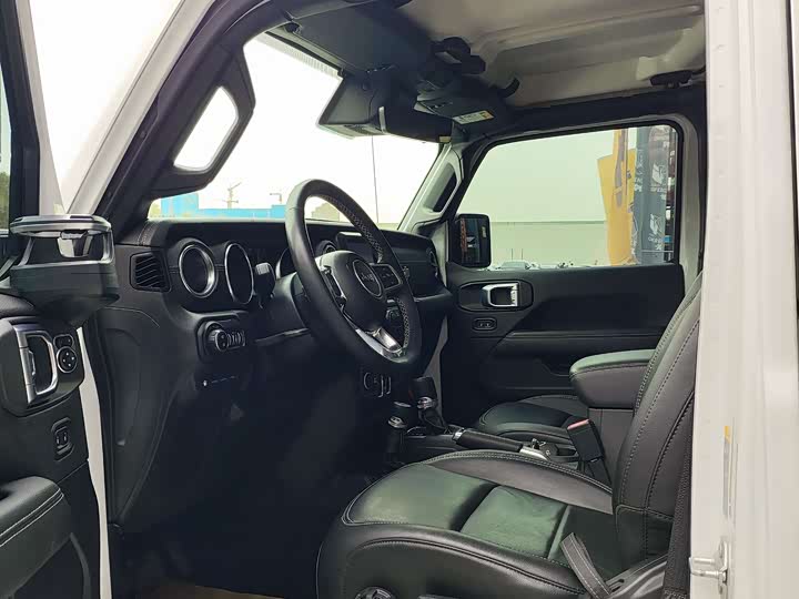 Фото 5 - Jeep Wrangler Hybrid