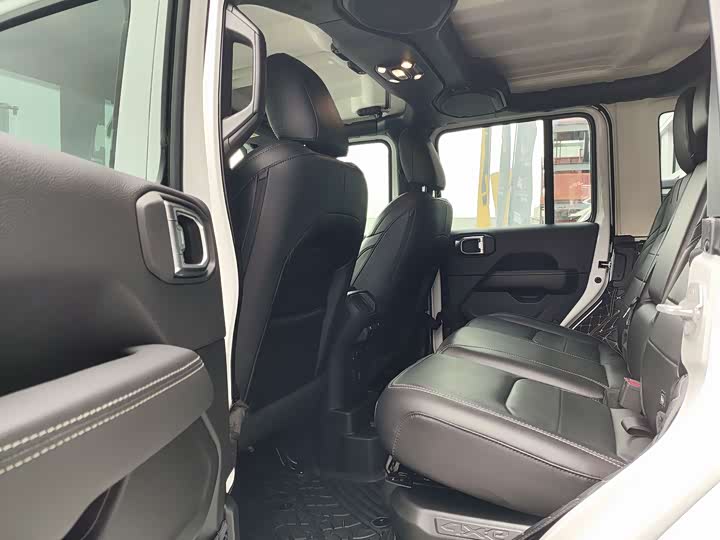 Фото 6 - Jeep Wrangler Hybrid