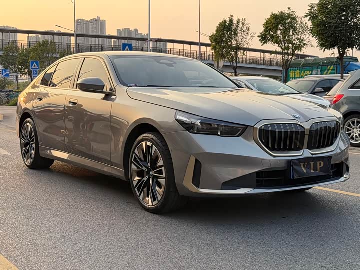 Фото 3 - BMW 5 Series