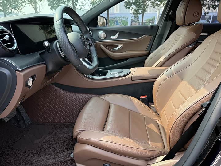 Фото 7 - Mercedes-Benz E-Class