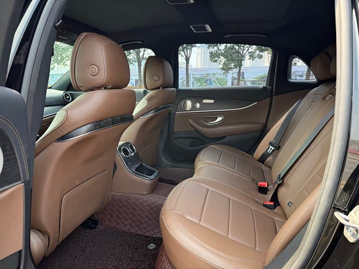 Фото 8 - Mercedes-Benz E-Class