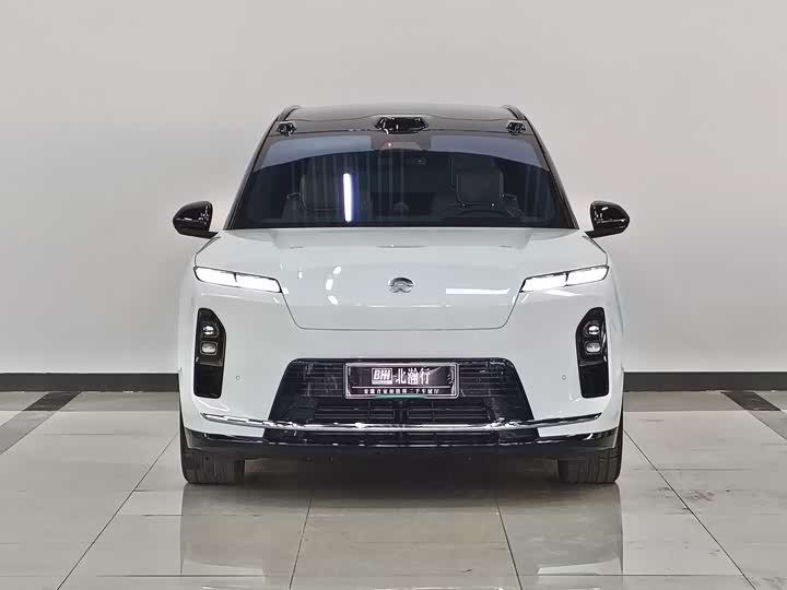 Фото 2 - Nio ES8