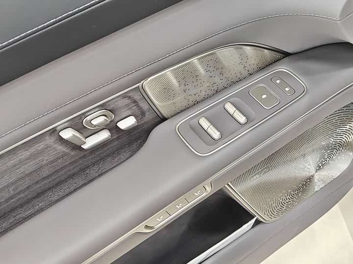 Фото 7 - Nio ES8