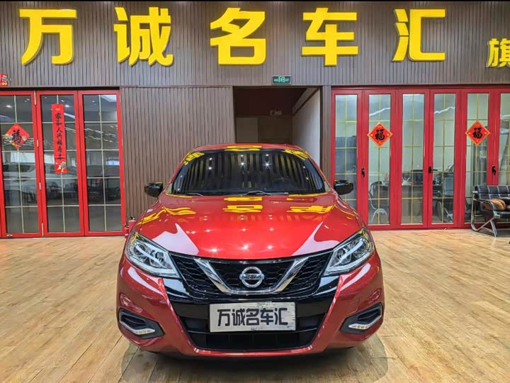 Фото 2 - Nissan Tiida