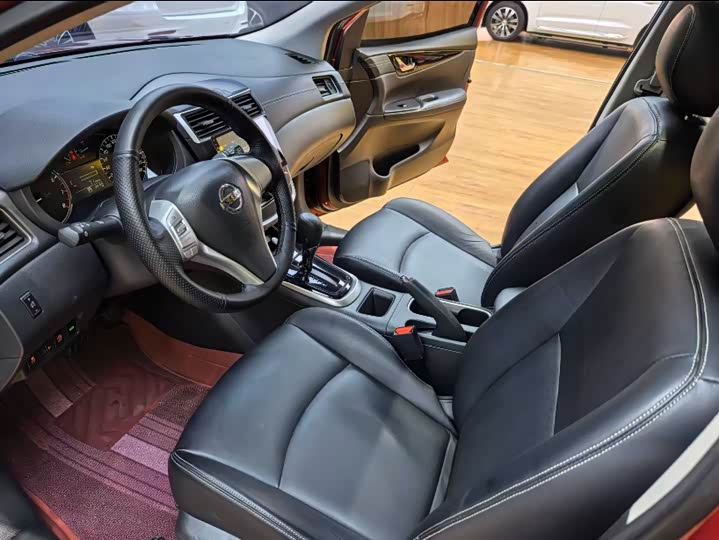 Фото 4 - Nissan Tiida