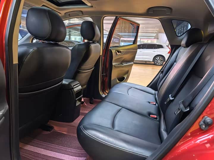 Фото 5 - Nissan Tiida