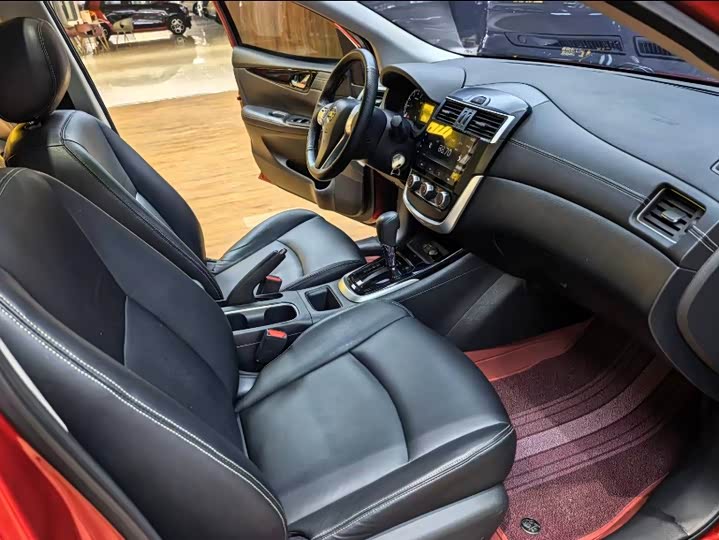 Фото 6 - Nissan Tiida