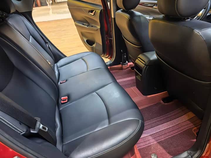 Фото 7 - Nissan Tiida