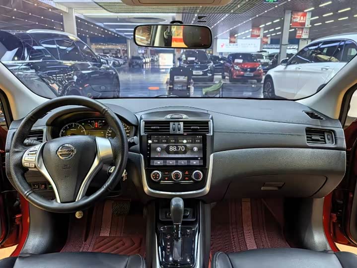 Фото 8 - Nissan Tiida