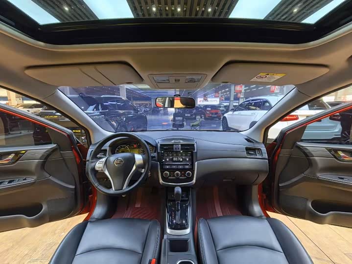 Фото 9 - Nissan Tiida