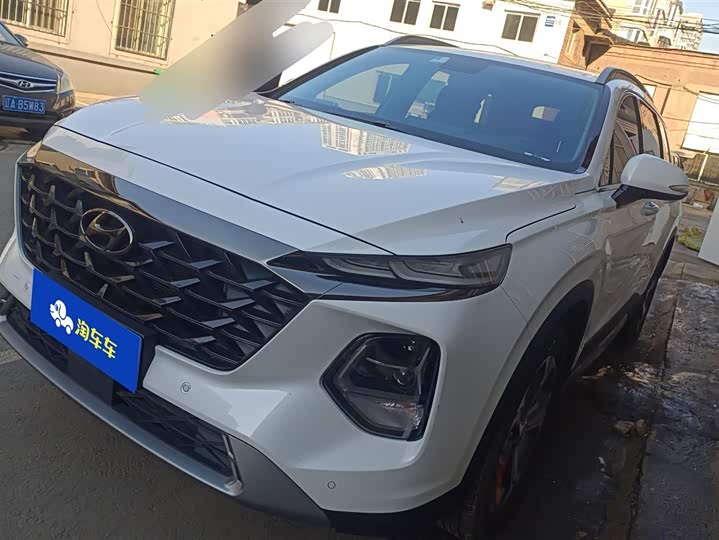 Фото 1 - Hyundai Santa Fe