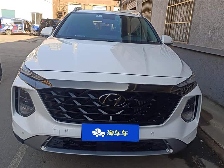 Фото 2 - Hyundai Santa Fe