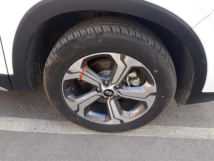 Фото 6 - Hyundai Santa Fe