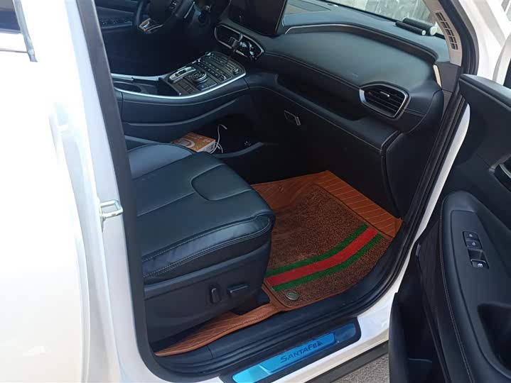 Фото 8 - Hyundai Santa Fe