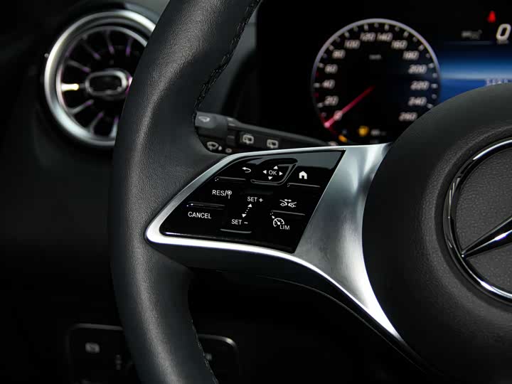 Фото 7 - Mercedes-Benz GLB-Class