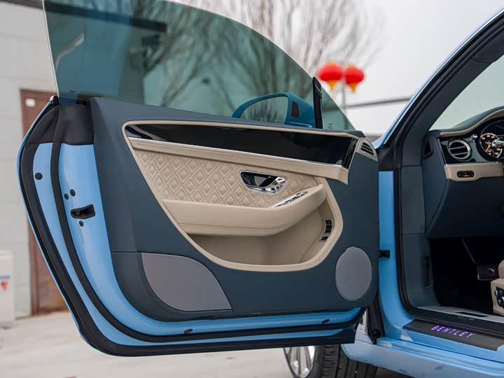 Фото 9 - Bentley Continental GT