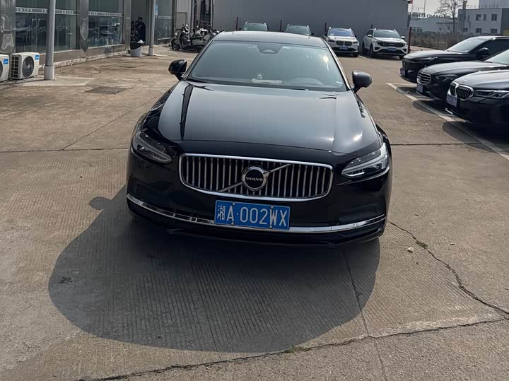 Фото 2 - Volvo S90