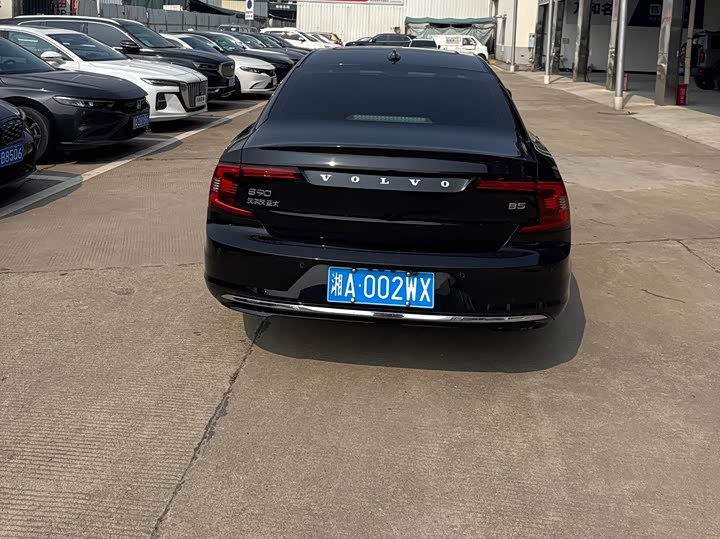 Фото 4 - Volvo S90