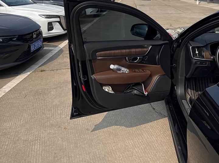 Фото 8 - Volvo S90