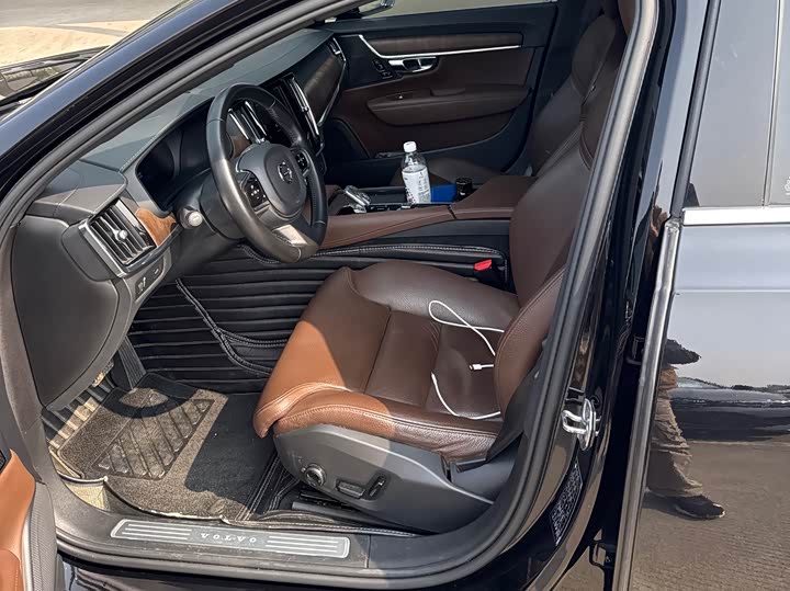 Фото 9 - Volvo S90