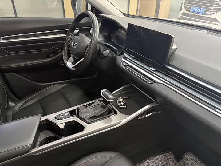 Фото 8 - Geely Emgrand