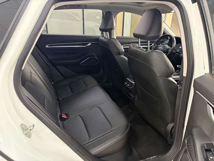 Фото 9 - Geely Emgrand