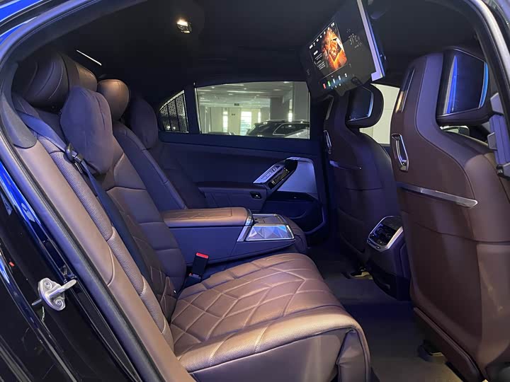 Фото 7 - BMW 7 Series