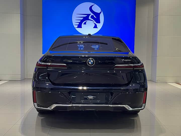 Фото 9 - BMW 7 Series