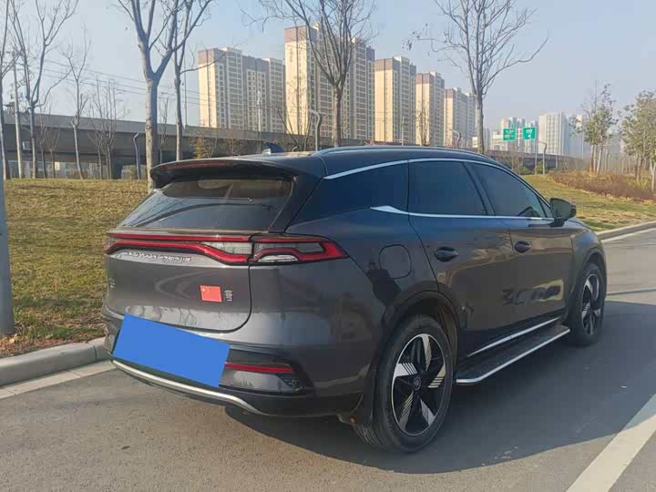 Photo 9 - BYD Tang Hybrid/EV