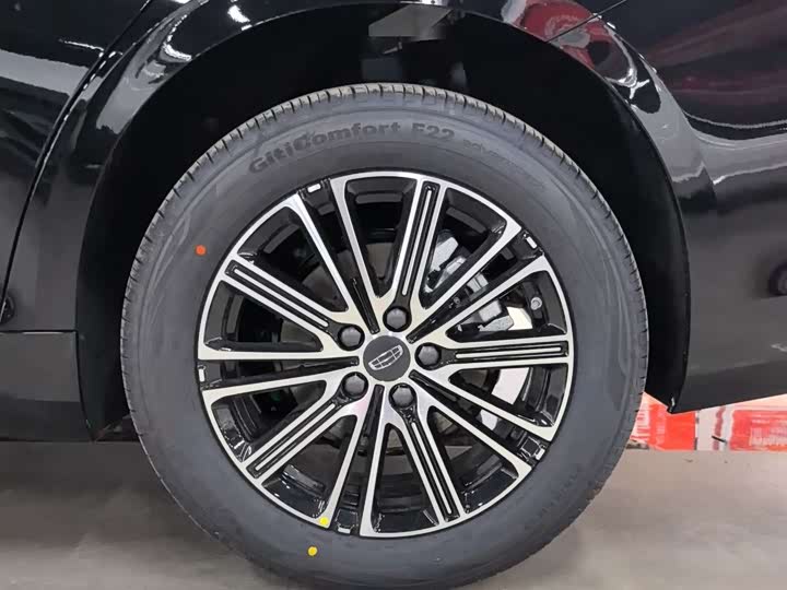 Фото 6 - Geely Preface