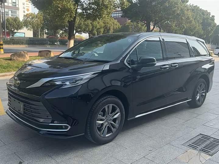 Фото 1 - Toyota Sienna