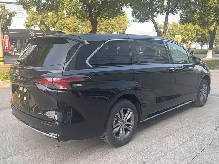 Фото 2 - Toyota Sienna