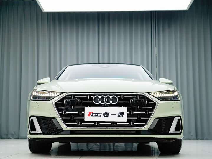 Фото 2 - Audi A7L