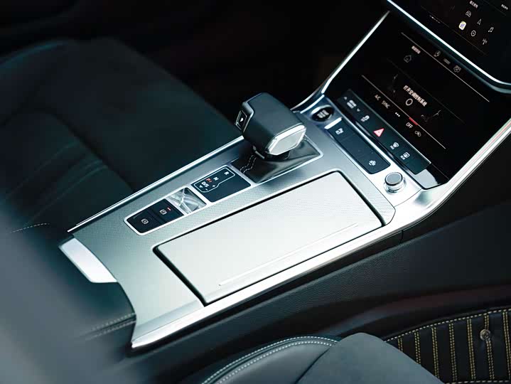 Фото 6 - Audi A7L